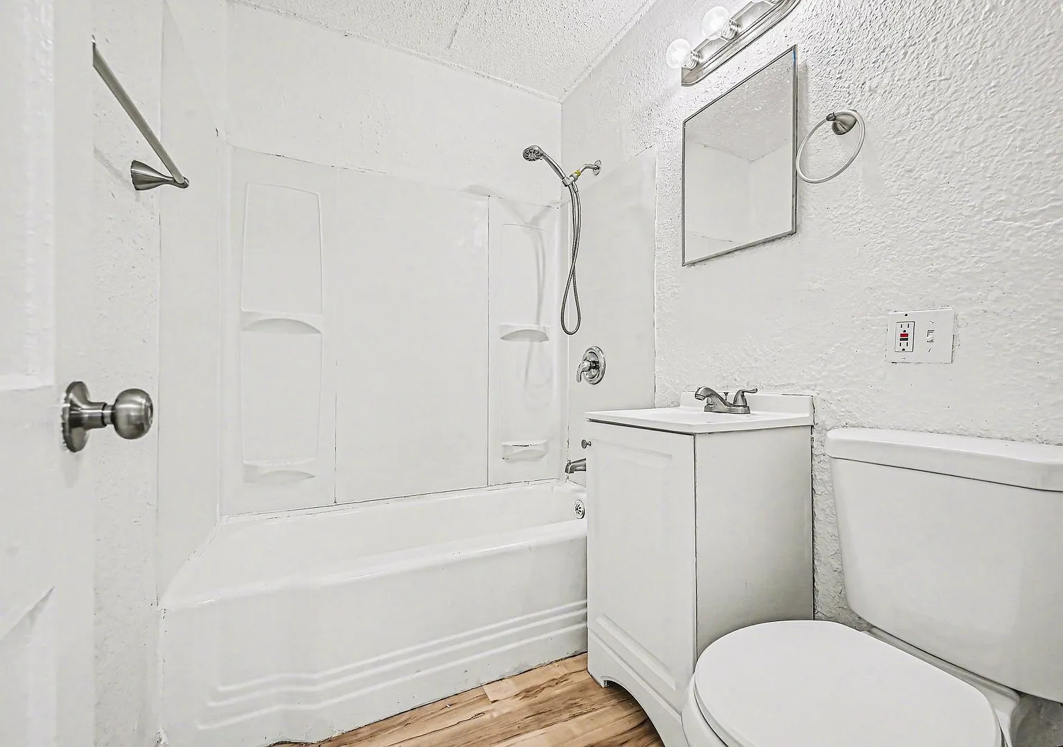 2 bed, 780 sqft, $1,050 — Photo 1
