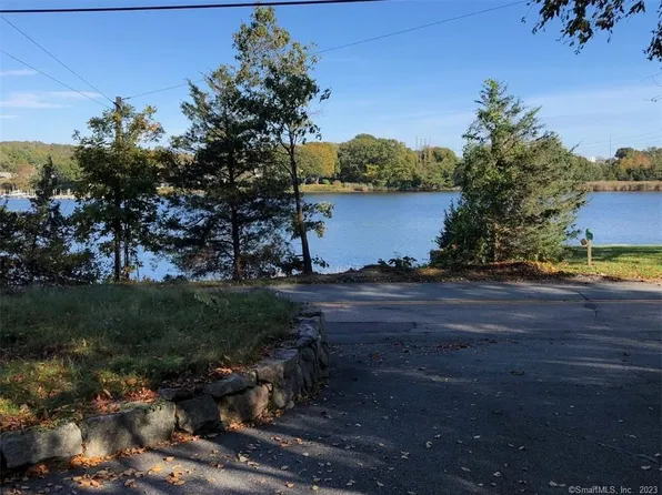 733 River Road, Groton, CT 06355