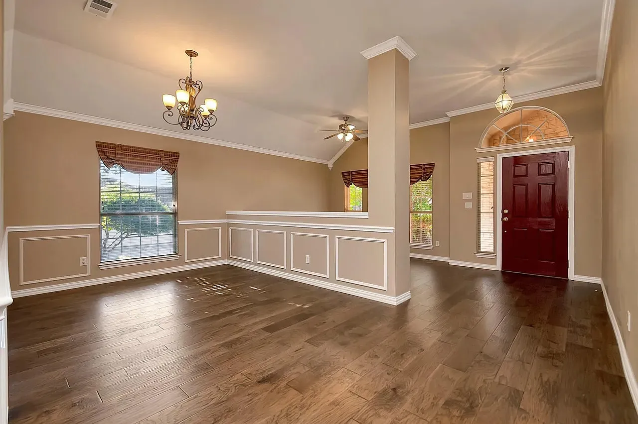 4 bed, 2716 sqft, $2,800 — Photo 3