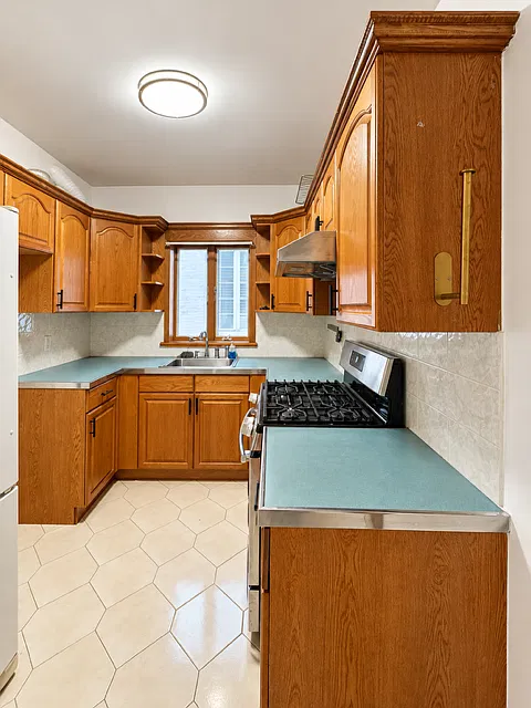 3 bed, 1000 sqft, $3,000 — Photo 2