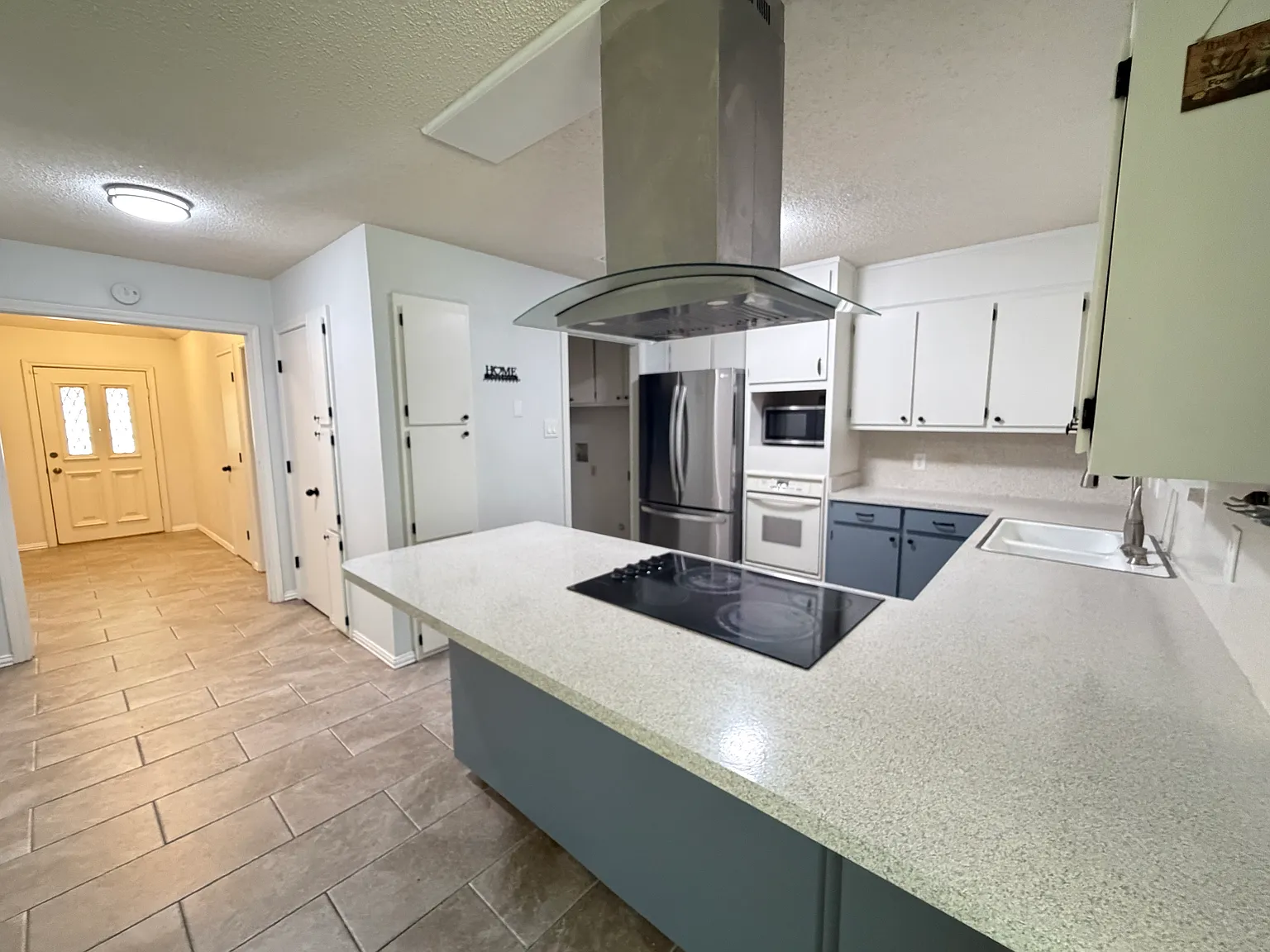 4 bed, 2046 sqft, $2,300 — Photo 1