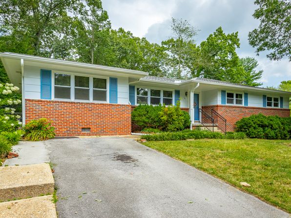 703 Danbury Dr