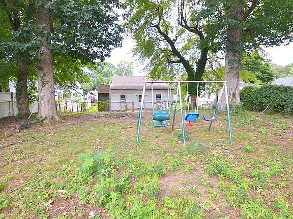 4th image of 4908 Sycamore Pl