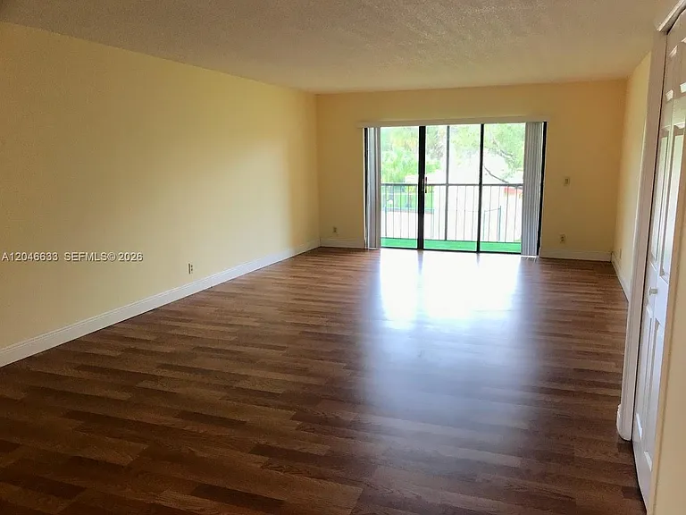 369 Lakeview Dr #203 — Photo 7