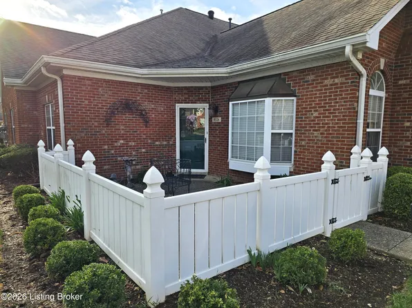 8126 Saint Andrews Village Dr, Louisville, KY 40241
