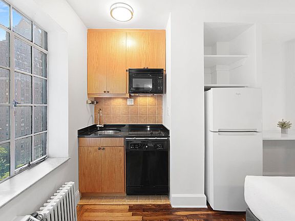 3rd image of 45 Tudor City Pl APT 1506