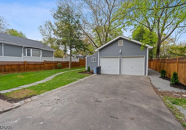 6 Dawes Ave — Photo 35
