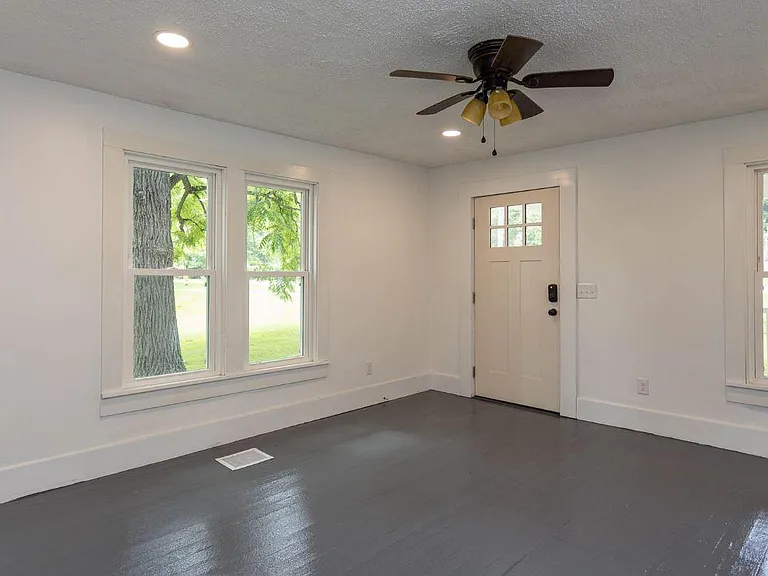 207 N Main St — Photo 6