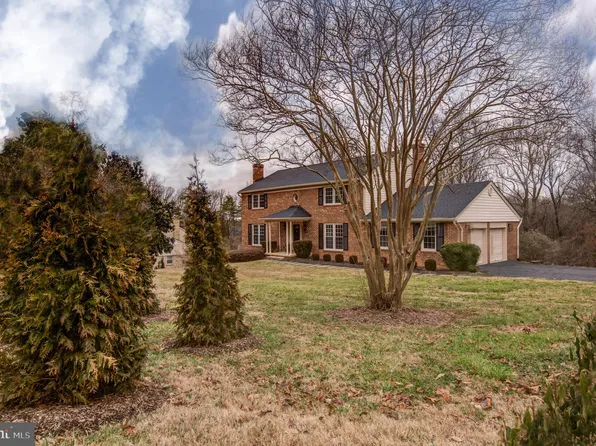 2045 Hunter Mill Rd, Vienna, VA 22181