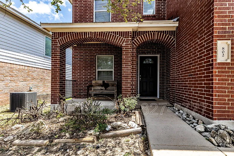 4 bed, 2.5 bath, 2493 sqft, $1,897 — Photo 4