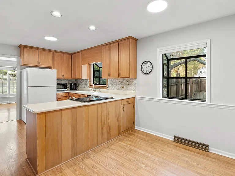 1416 Hobbs Rd — Photo 4