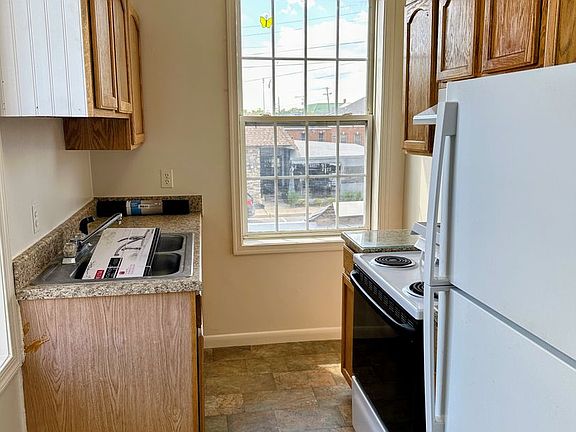 2nd image of 503A Charles St #0