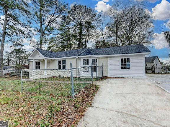 3rd image of 574 Glendale Rd