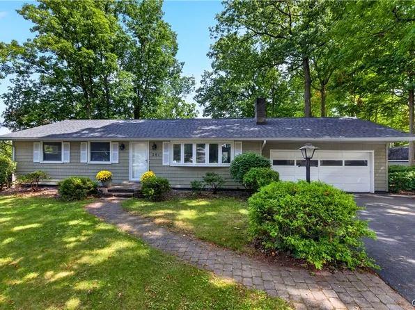 201 Oakridge Ter, Liverpool, NY 13088