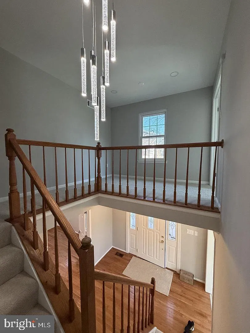 5 bed, 3.5 bath, 4346 sqft, $6,000 — Photo 2
