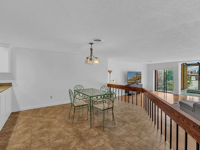 112 Franklin St #C2 — Photo 11