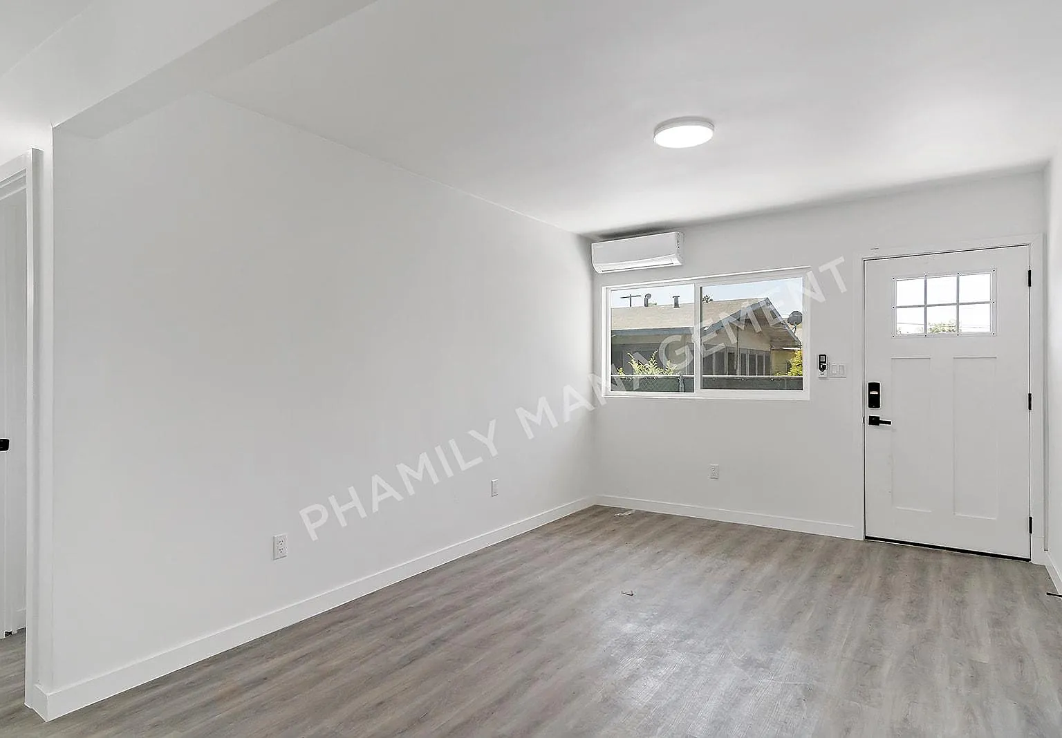 159 N Meridith Ave — Photo 4