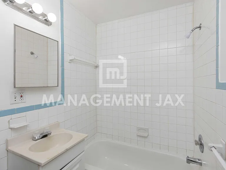 1458 Royal Court Ln — Photo 10