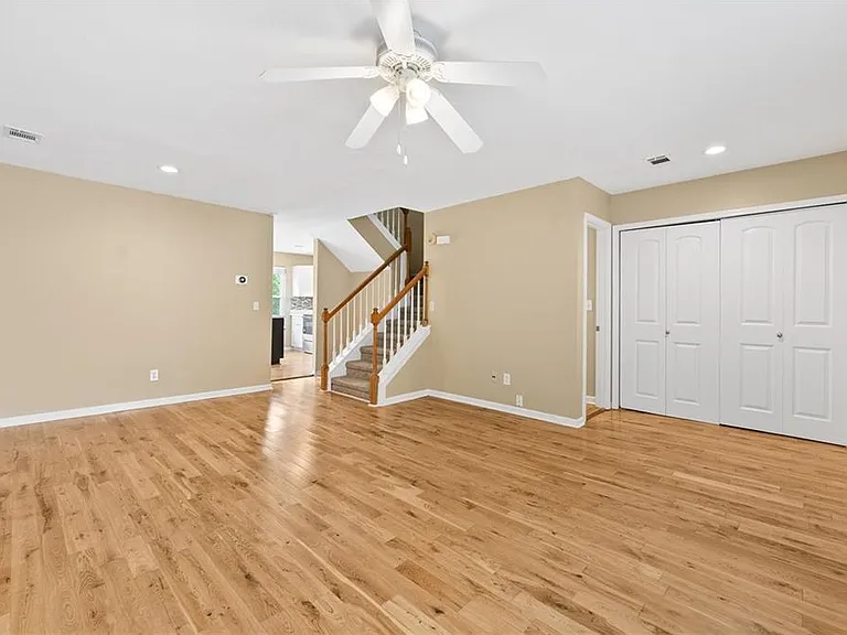 2266 Oak Glenn Cir — Photo 9