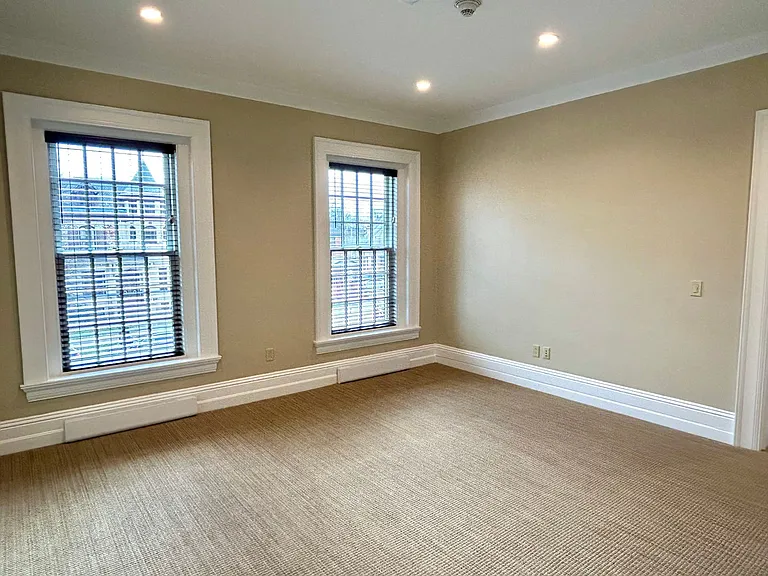 446 W 6th St — Photo 24