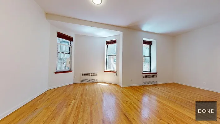 Rented by Bond New York | media 3