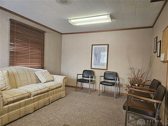 5th image of 220 Birt St
