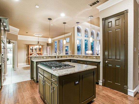 5th image of 1203 Strathmore Dr