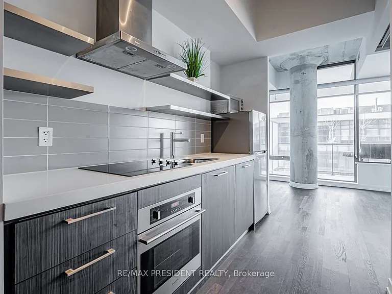 560 King St W #1005 — Photo 12