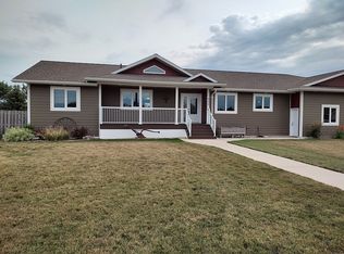 904 5th St SE, Rugby, ND 58368