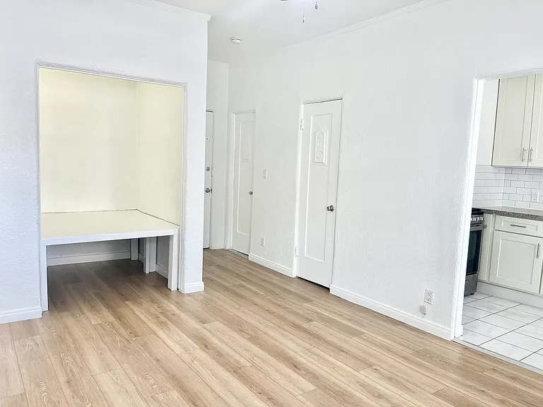1154 N Formosa Ave — Photo 4