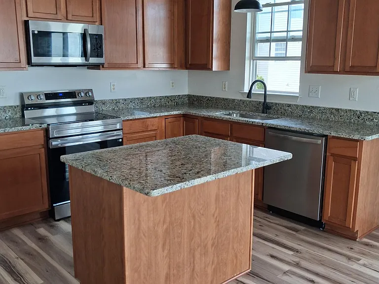 576 S Carlisle St — Photo 7