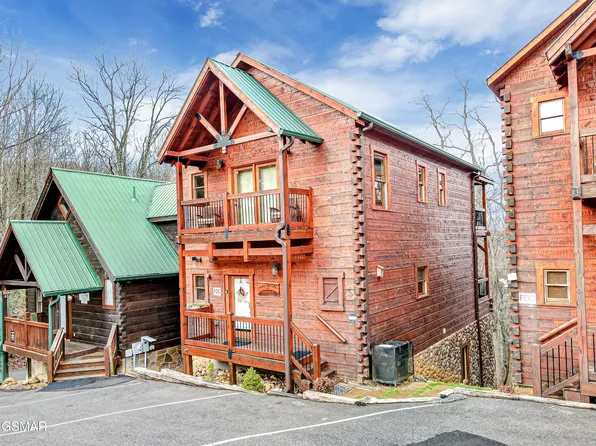 1253 Bear Cub Way, Gatlinburg, TN 37738