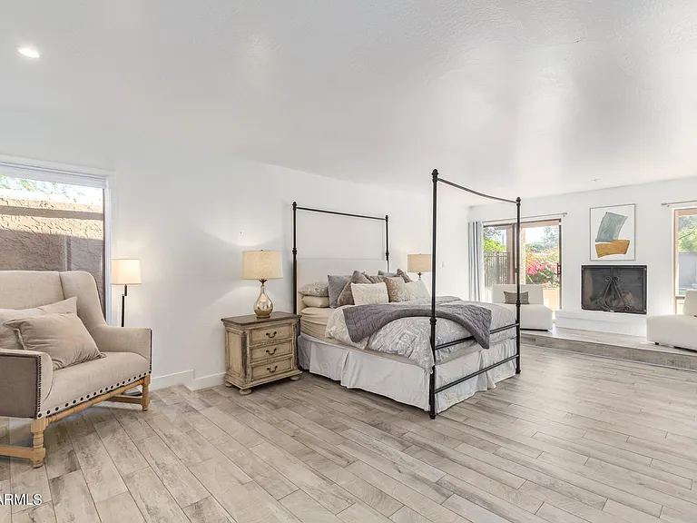 4450 E Camelback Rd #1 — Photo 27