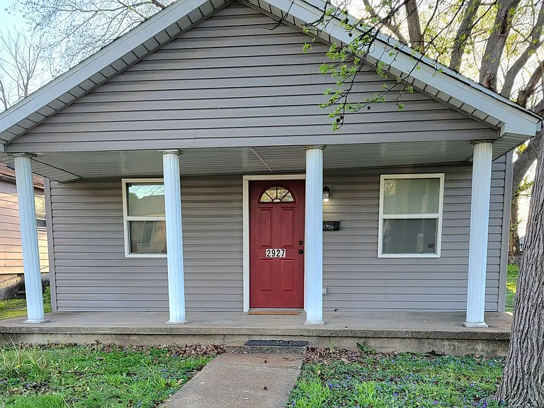 2927 Warren Ave — Photo 1