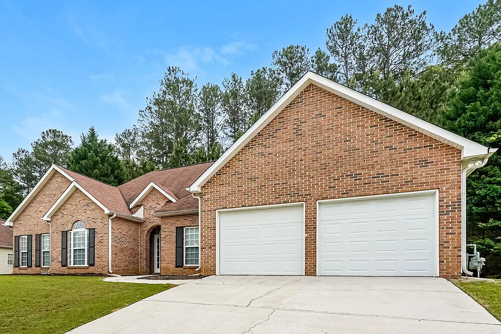 4 bed, 2.0 bath, 2151 sqft, $3,080 — Photo 3