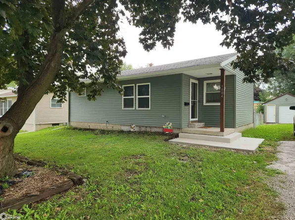 1004 Oswego St, Tama, IA 52339