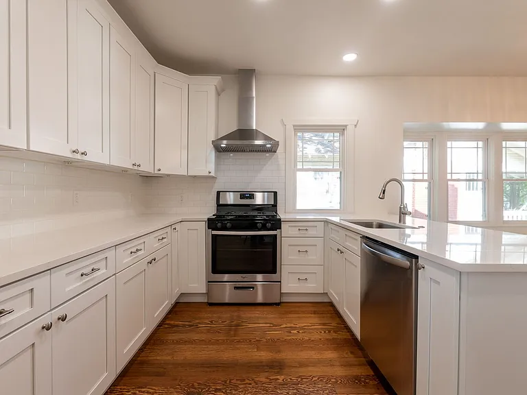 523 E Normal St — Photo 12