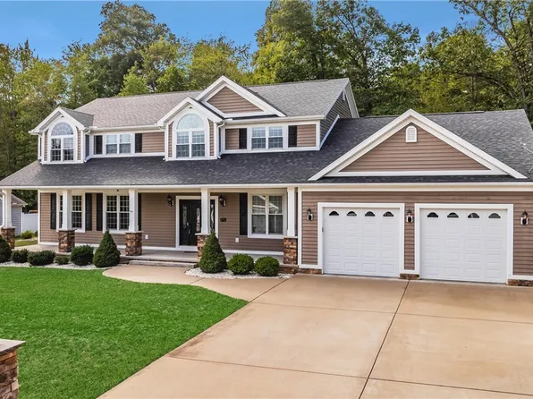 295 Summit Dr, Williamstown, WV 26187