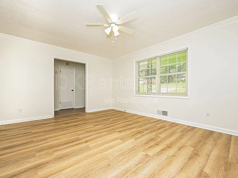 2807 Hickory Ln — Photo 9