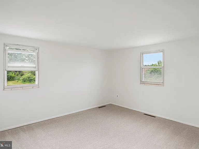 926 Regina Dr — Photo 13