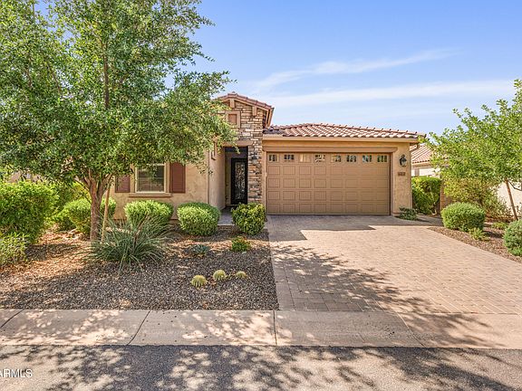 3rd image of 609 E PASARO Drive