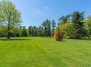 72 Post Rd, Old Westbury, NY 11568