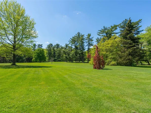 72 Post Road, Old Westbury, NY 11568