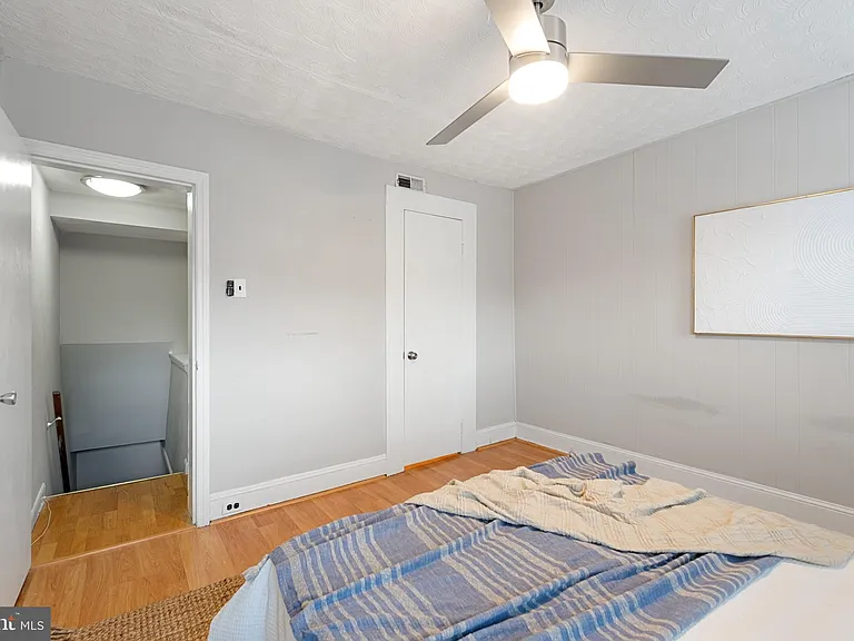 130 E Randall St — Photo 24