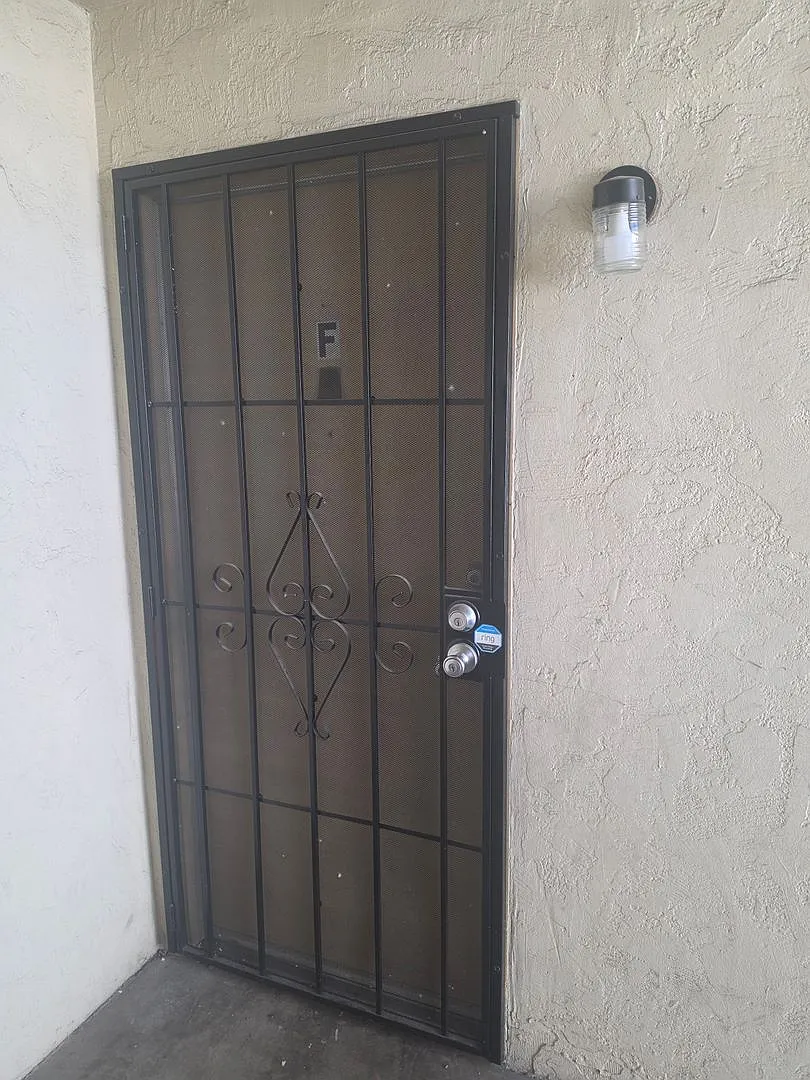 Parker Villa Apartments — Photo 1