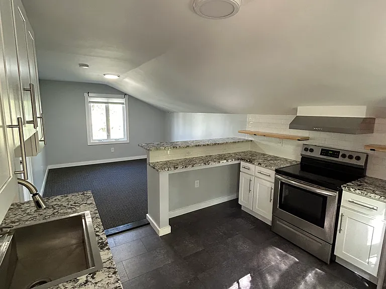 206 Hillcrest Ave — Photo 2