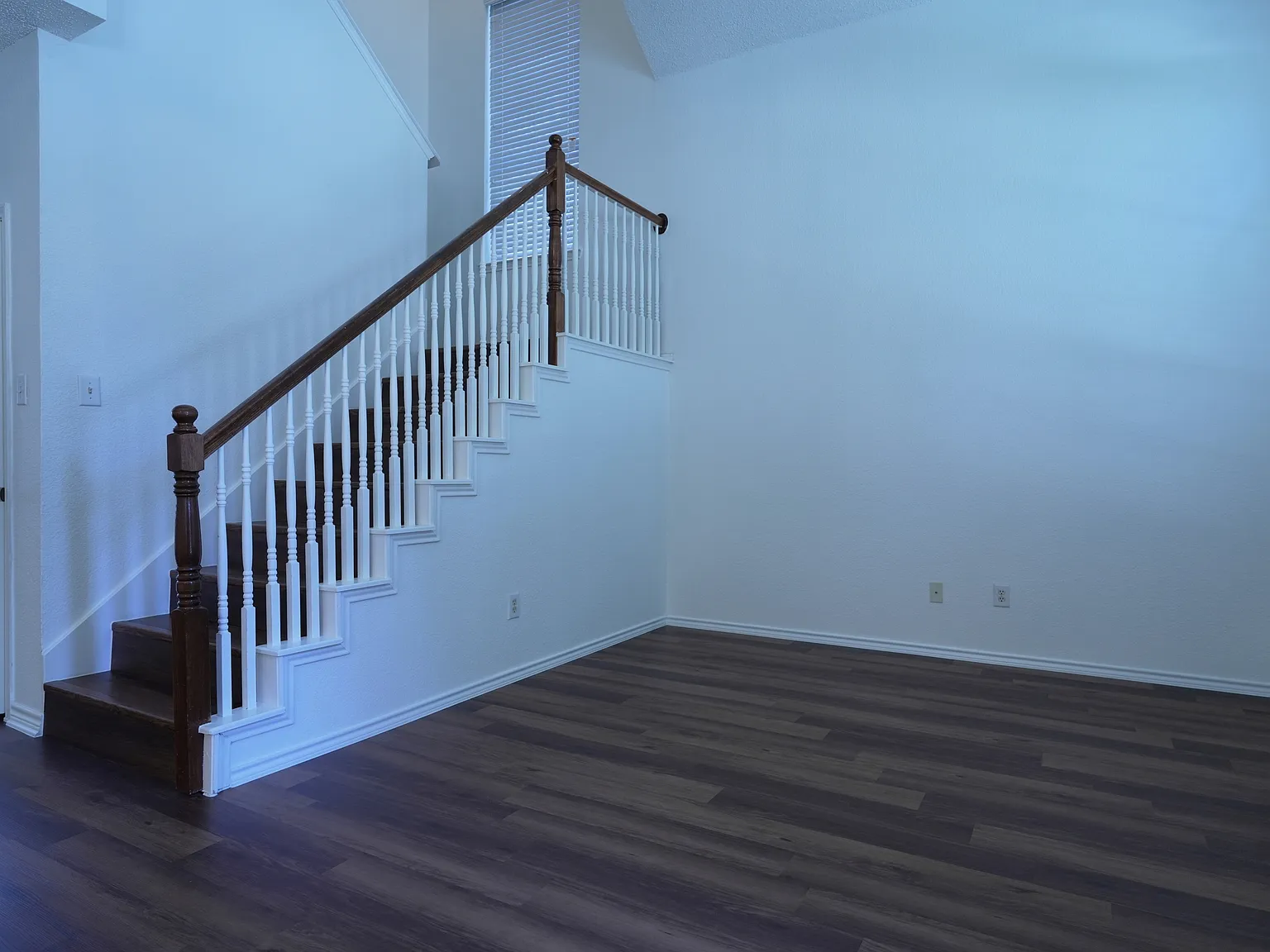 2032 Fox Glen Dr — Photo 4