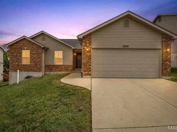 2206 Providence Park Ln, Herculaneum, MO 63048