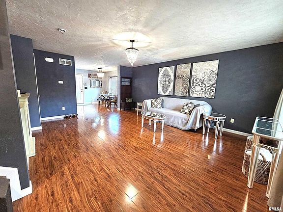 4th image of 2039 Dixwell St