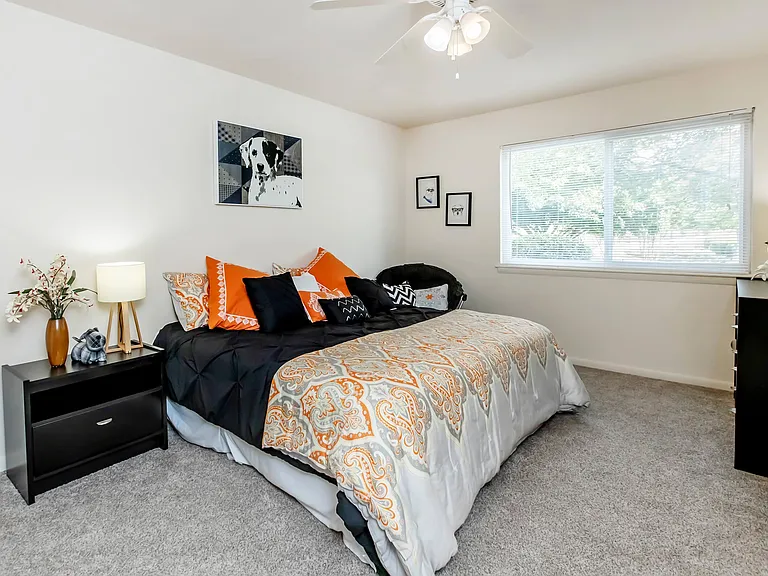 Windsor Hills Apartments — Photo 36